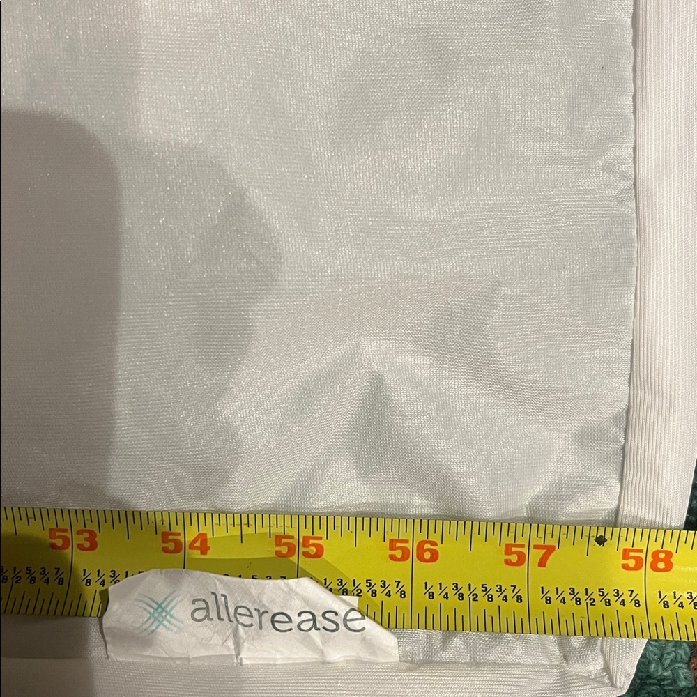 Allerease Queen mattress Protector - Picture 3 of 5